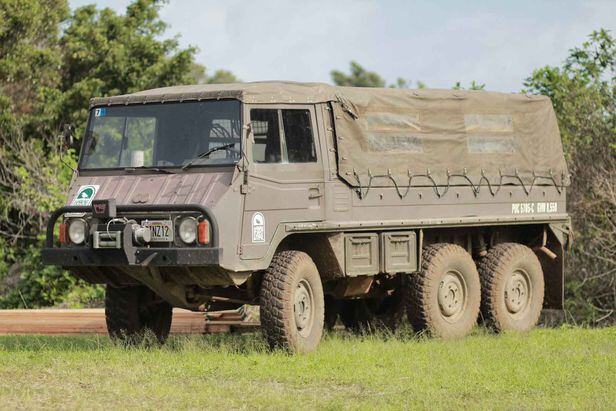 506-003 シュコー 1/18 trident Steyr-Puch Schuco Steyr Puch Haflinger OBH 1975 MILITARY GREEN 1/18