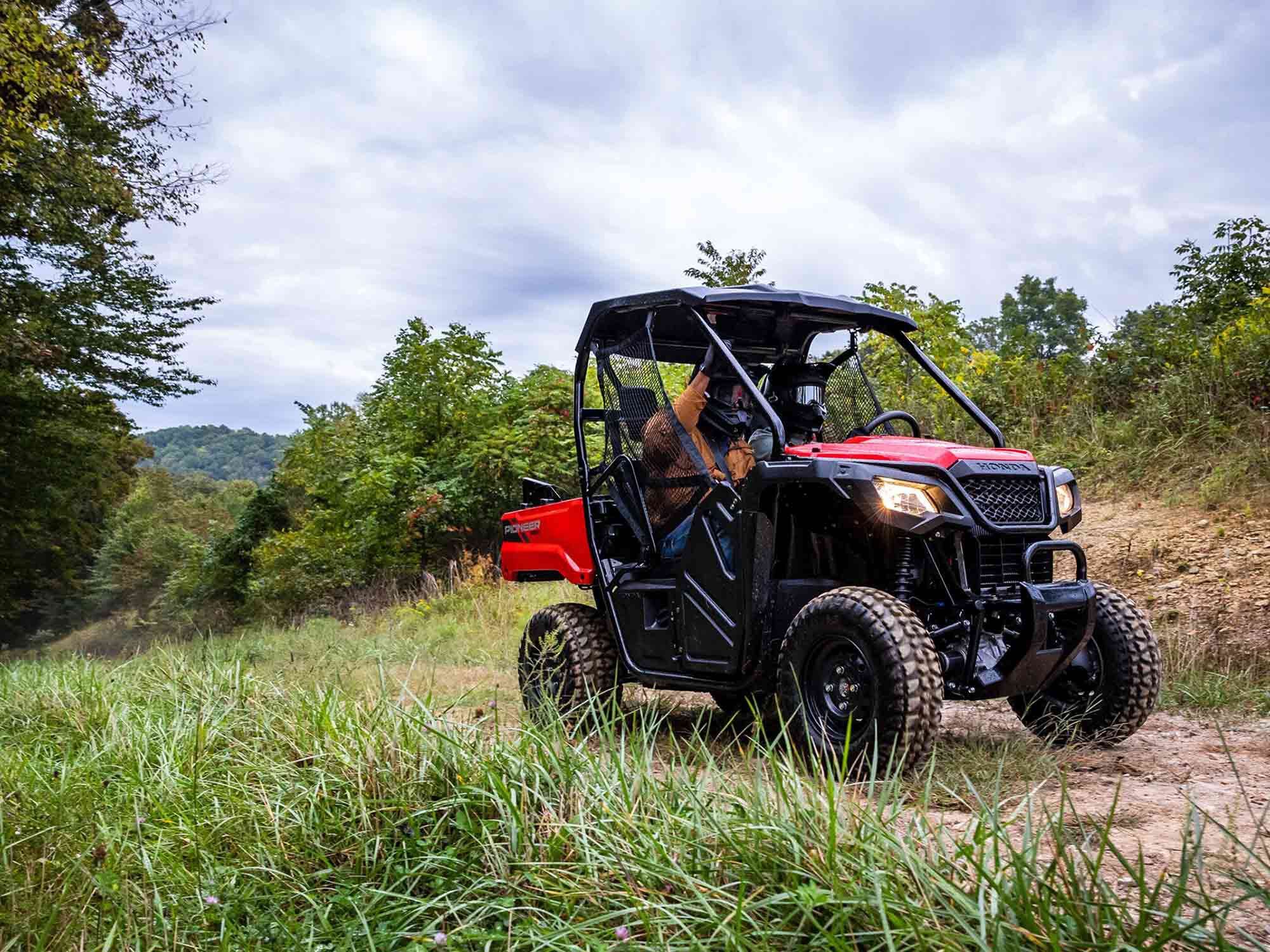 The Honda Pioneer 520 ditches the 500’s ATV-style rear rack in exchange for a traditional dump bed while retaining the overall width.