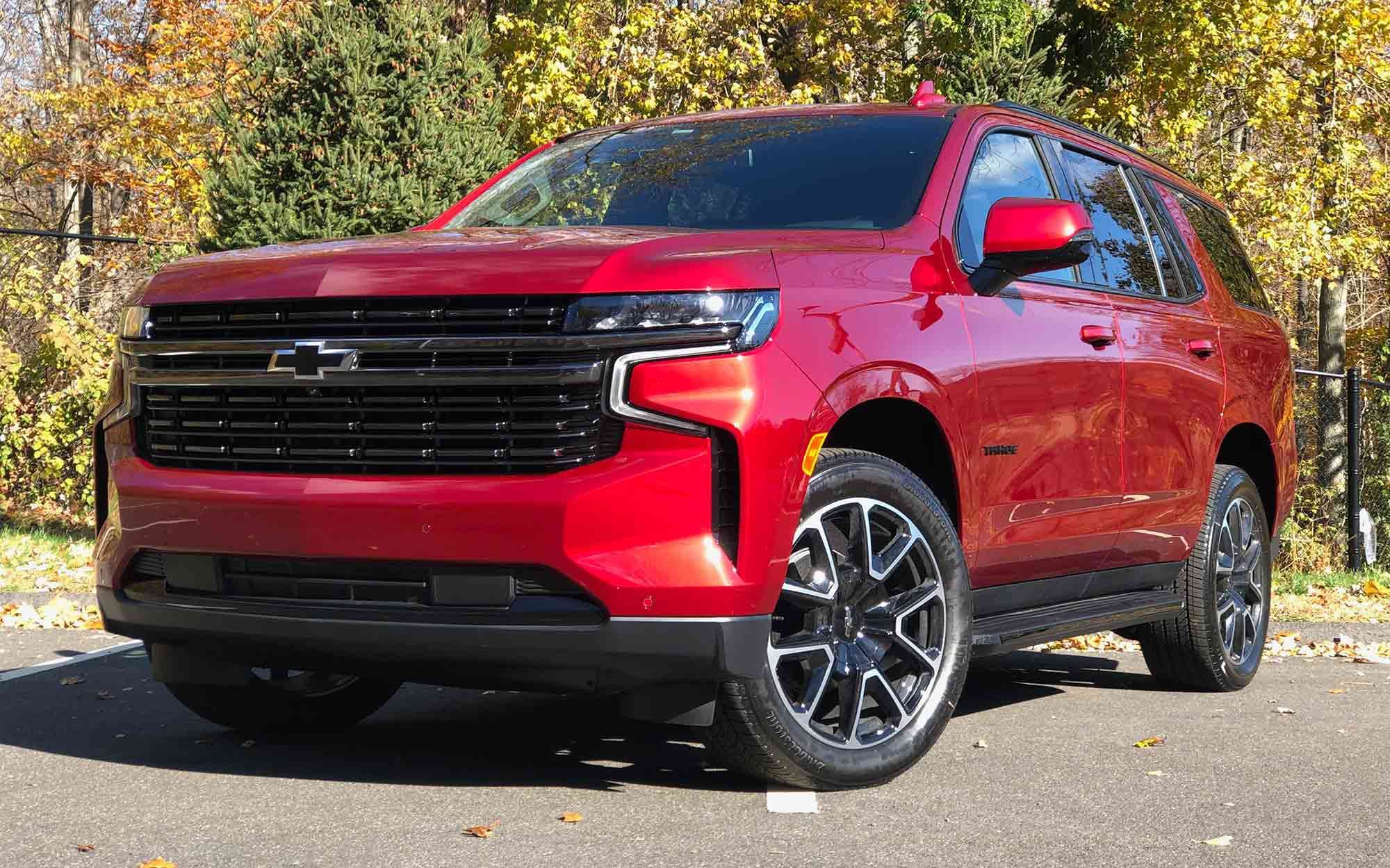 The 2022 Chevrolet Tahoe 4WD RST is big and bold, as is its 6.2L V-8.