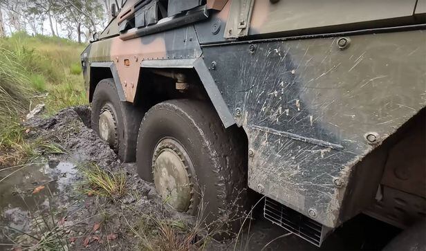 Mud & Dust: Australian Army Vehicles ＆ Book Review - Mud & Dust – Australian Army Vehicles and