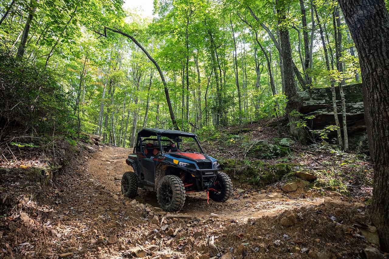 The Trailhead Edition General comes with LED lighting throughout, accompanied by a bright 11-inch Pro Armor LED bar up front.