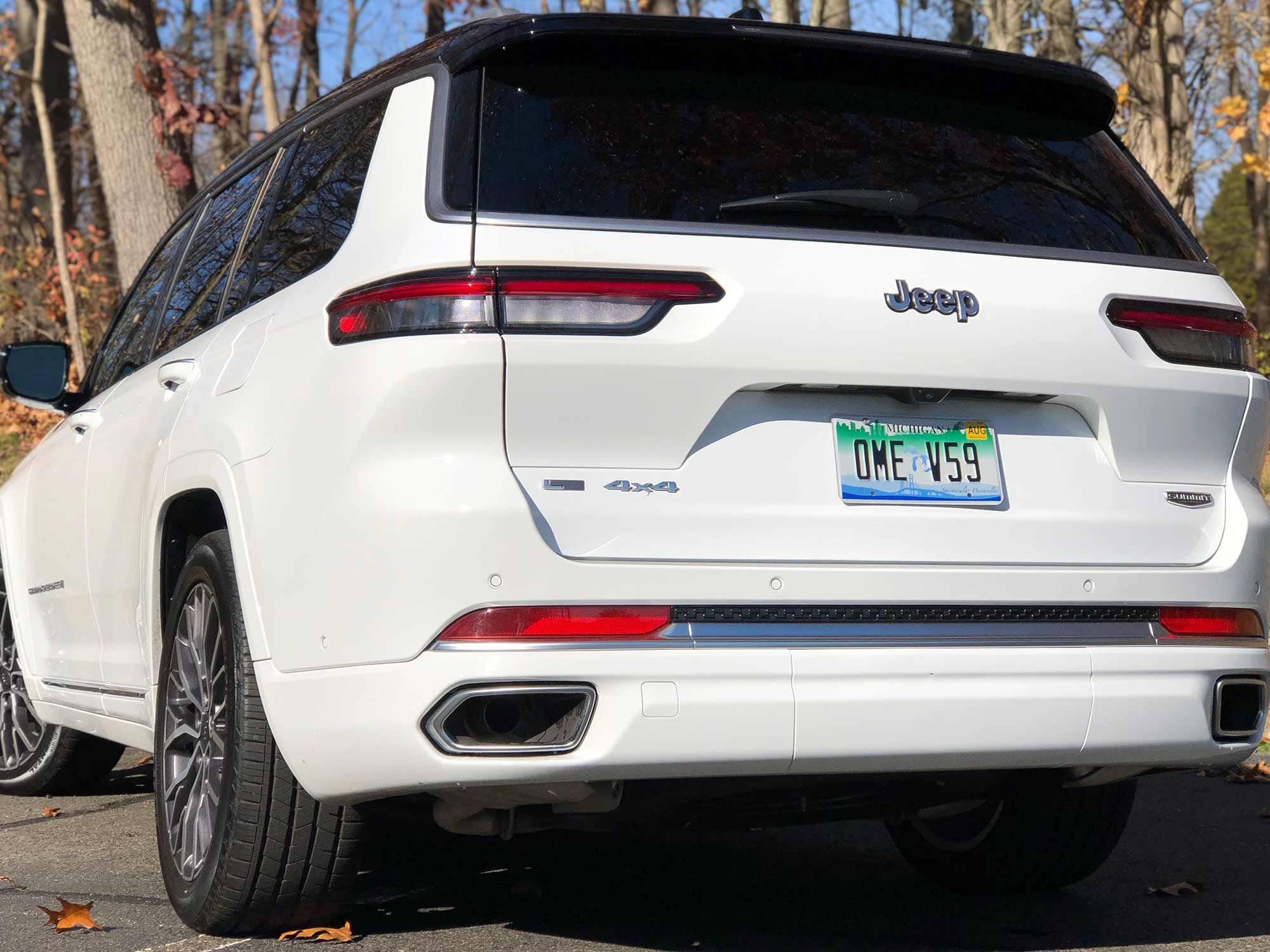 The front of the Grand Cherokee L looks good, but there’s not much to write home about at the rear.